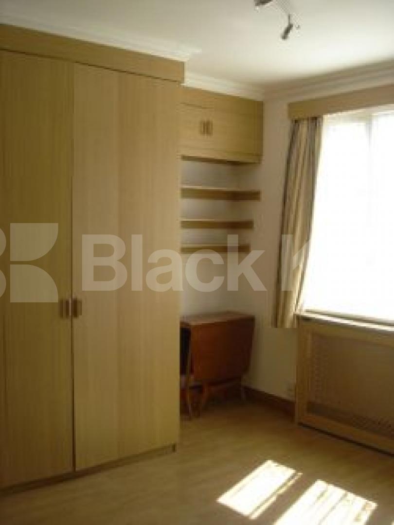 			Studio Apartment, 1 bath, 1 reception Flat			 Kilburn Lane, QUEENS PARK W10